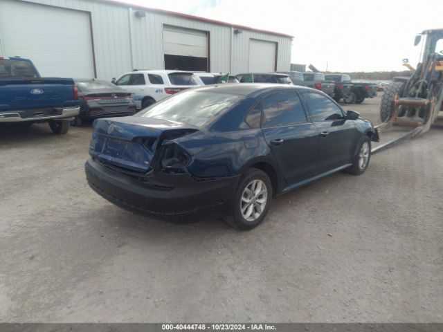 Photo 3 VIN: 1VWAA7A3XJC021826 - VOLKSWAGEN PASSAT 