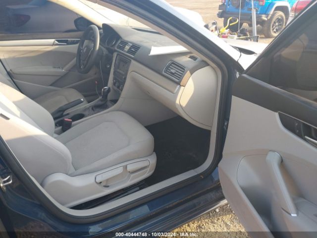 Photo 4 VIN: 1VWAA7A3XJC021826 - VOLKSWAGEN PASSAT 