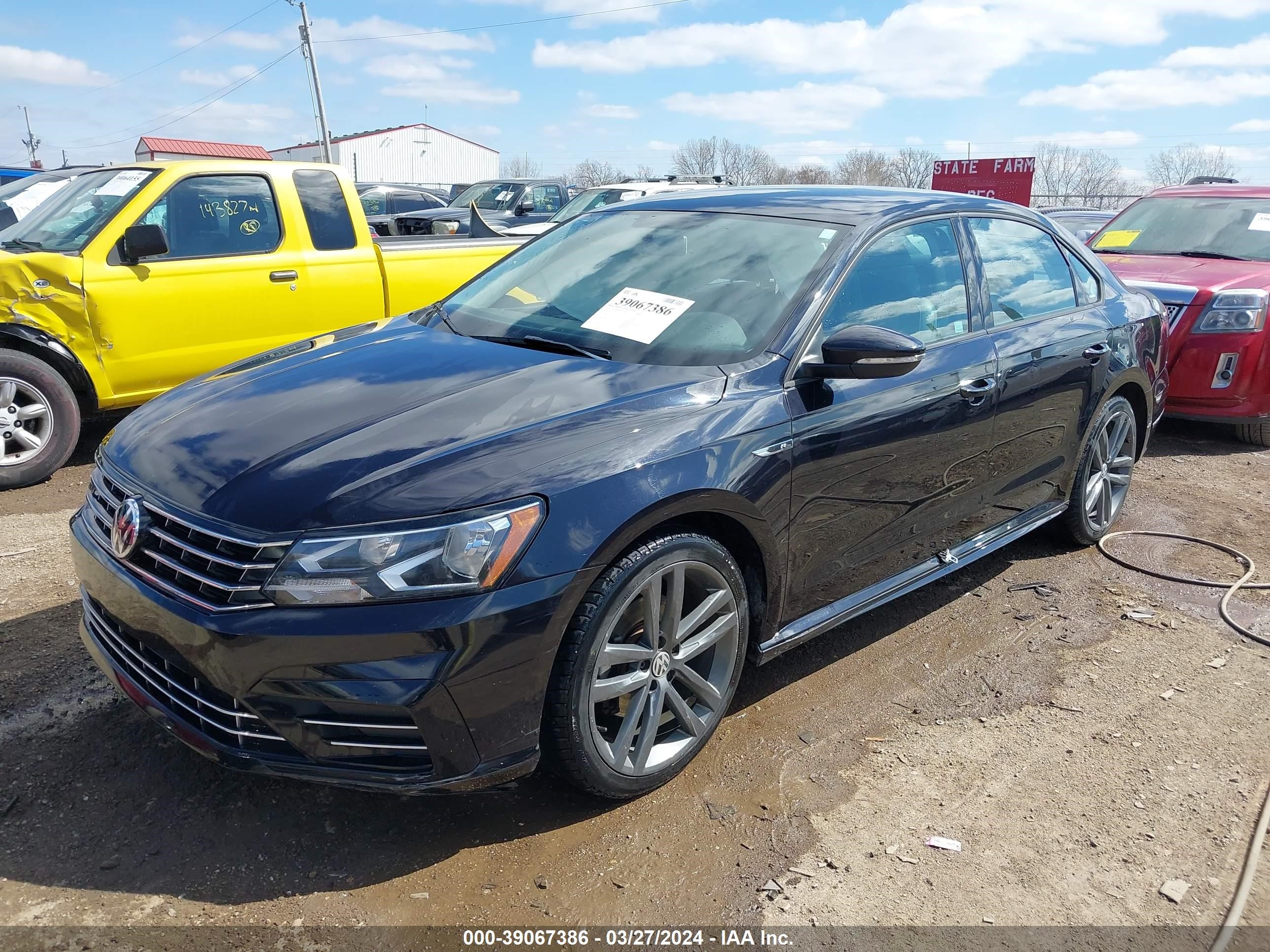 Photo 1 VIN: 1VWAA7A3XJC033927 - VOLKSWAGEN PASSAT 