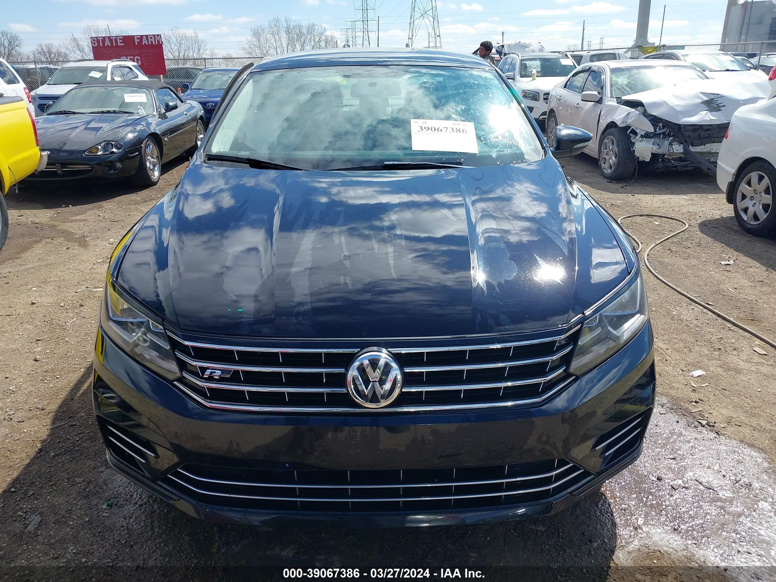 Photo 11 VIN: 1VWAA7A3XJC033927 - VOLKSWAGEN PASSAT 