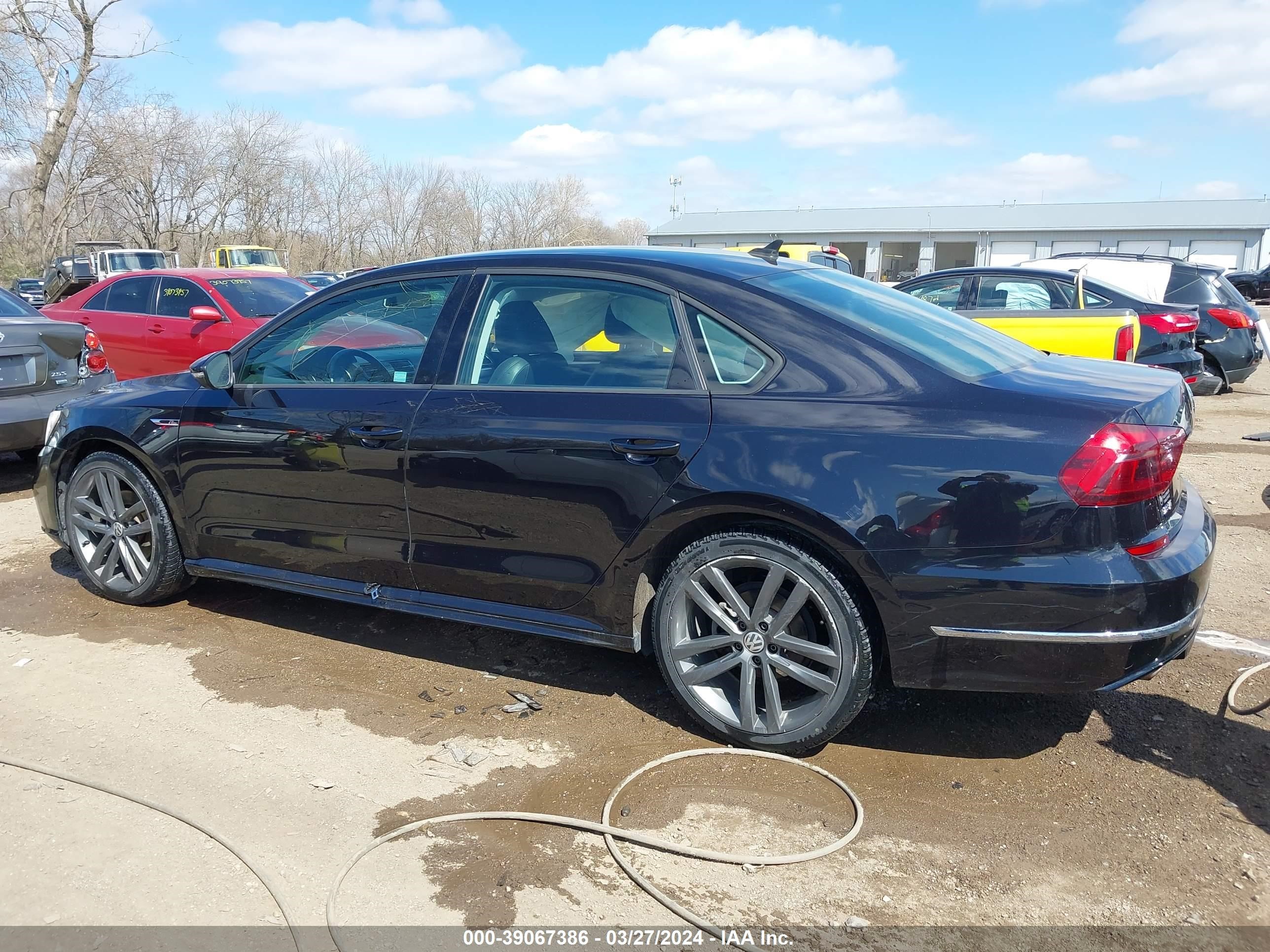 Photo 13 VIN: 1VWAA7A3XJC033927 - VOLKSWAGEN PASSAT 