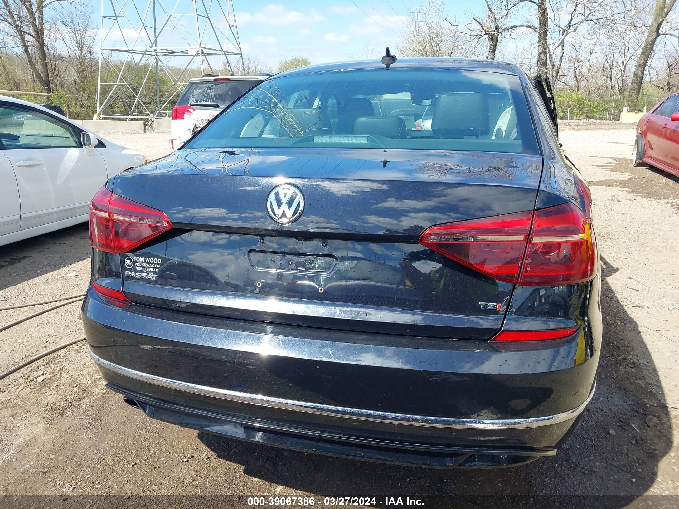 Photo 15 VIN: 1VWAA7A3XJC033927 - VOLKSWAGEN PASSAT 