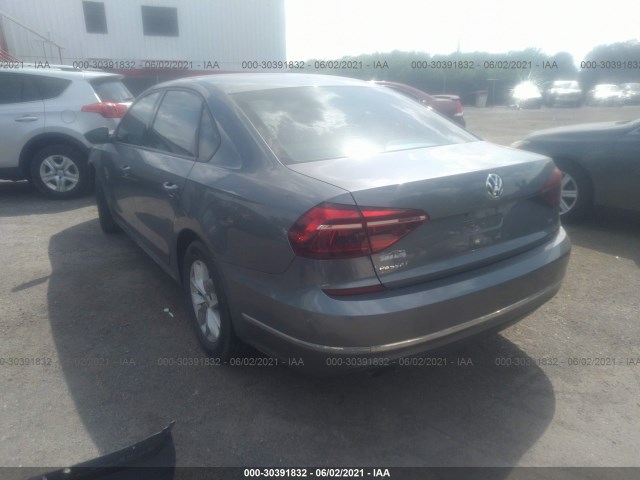 Photo 2 VIN: 1VWAA7A3XJC040330 - VOLKSWAGEN PASSAT 