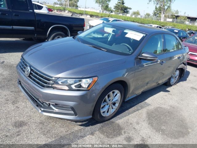 Photo 1 VIN: 1VWAA7A3XJC043227 - VOLKSWAGEN PASSAT 