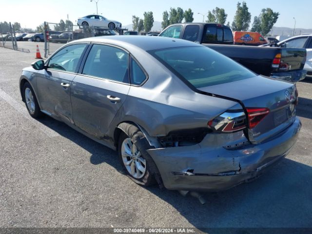 Photo 2 VIN: 1VWAA7A3XJC043227 - VOLKSWAGEN PASSAT 