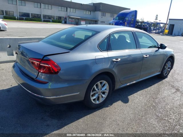 Photo 3 VIN: 1VWAA7A3XJC043227 - VOLKSWAGEN PASSAT 