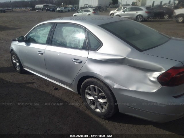 Photo 2 VIN: 1VWAA7A3XJC047603 - VOLKSWAGEN PASSAT 