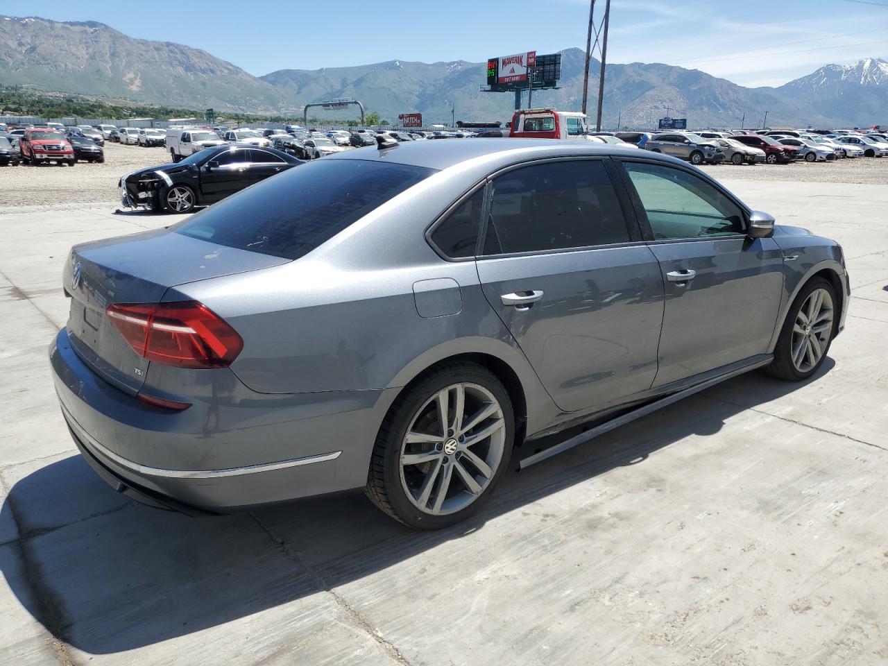 Photo 2 VIN: 1VWAA7A3XJC052140 - VOLKSWAGEN PASSAT 