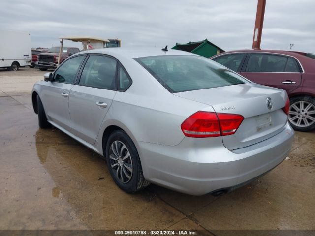 Photo 2 VIN: 1VWAH7A39CC022738 - VOLKSWAGEN PASSAT 