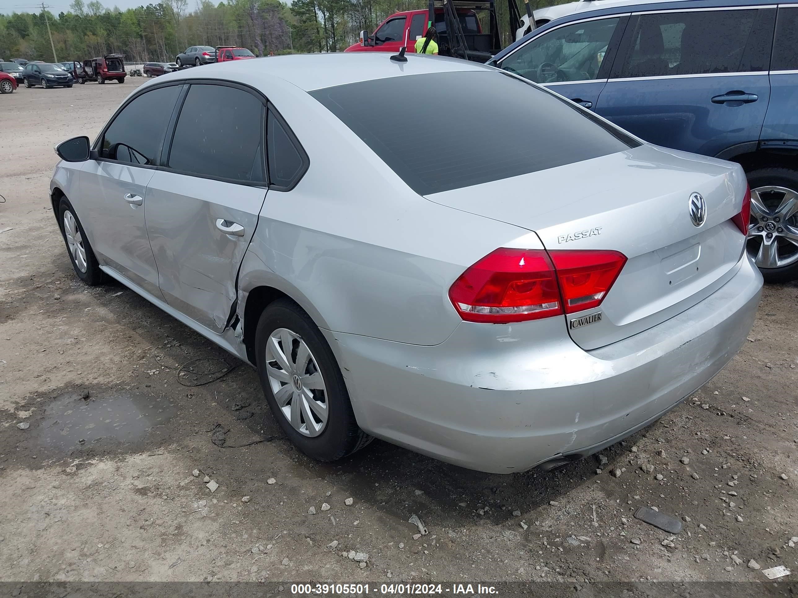 Photo 2 VIN: 1VWAP7A36CC045025 - VOLKSWAGEN PASSAT 