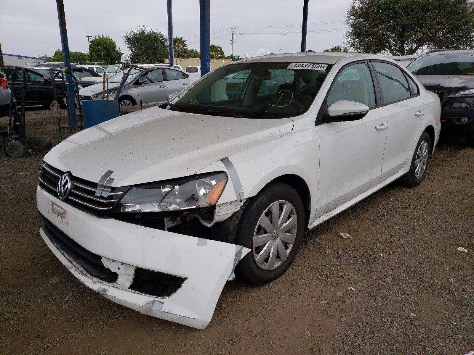 Photo 1 VIN: 1VWAP7A37CC063498 - VOLKSWAGEN PASSAT 