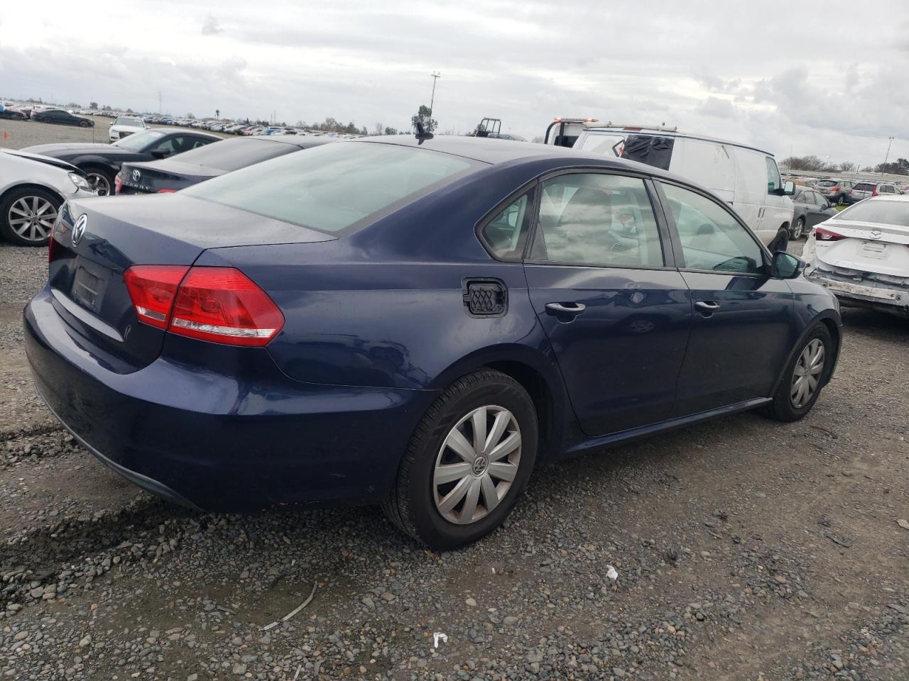 Photo 2 VIN: 1VWAP7A38DC123564 - VOLKSWAGEN PASSAT 