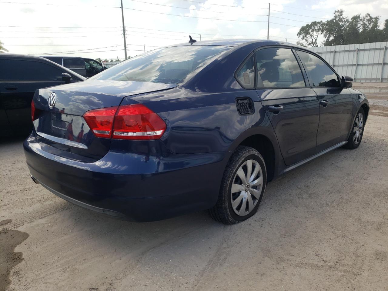 Photo 2 VIN: 1VWAP7A3XCC067335 - VOLKSWAGEN PASSAT 