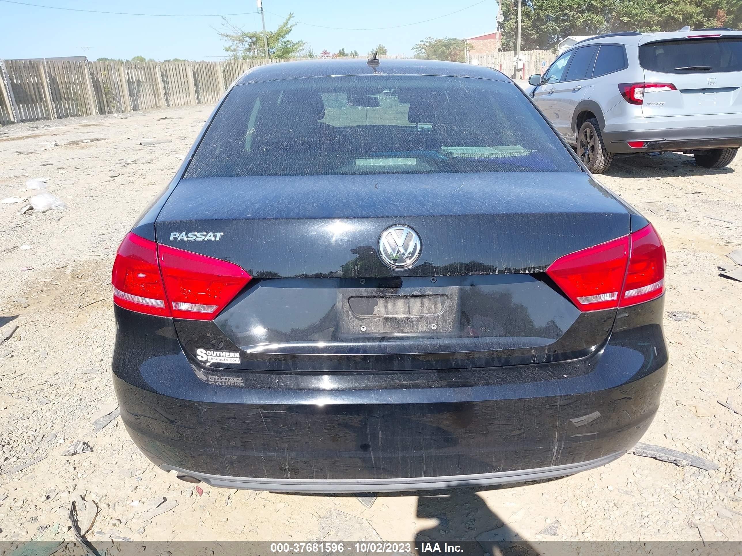 Photo 15 VIN: 1VWAP7A3XCC070803 - VOLKSWAGEN PASSAT 