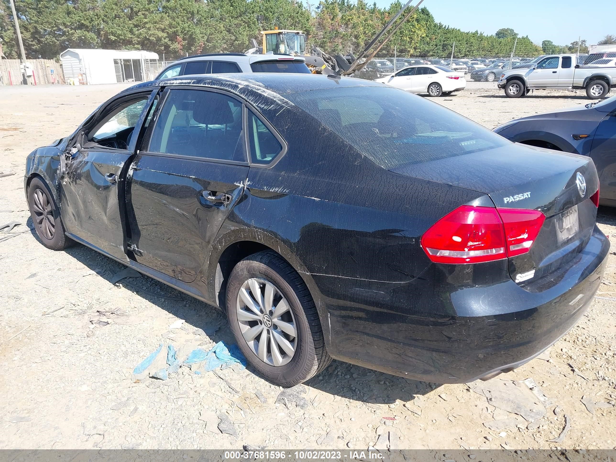 Photo 2 VIN: 1VWAP7A3XCC070803 - VOLKSWAGEN PASSAT 