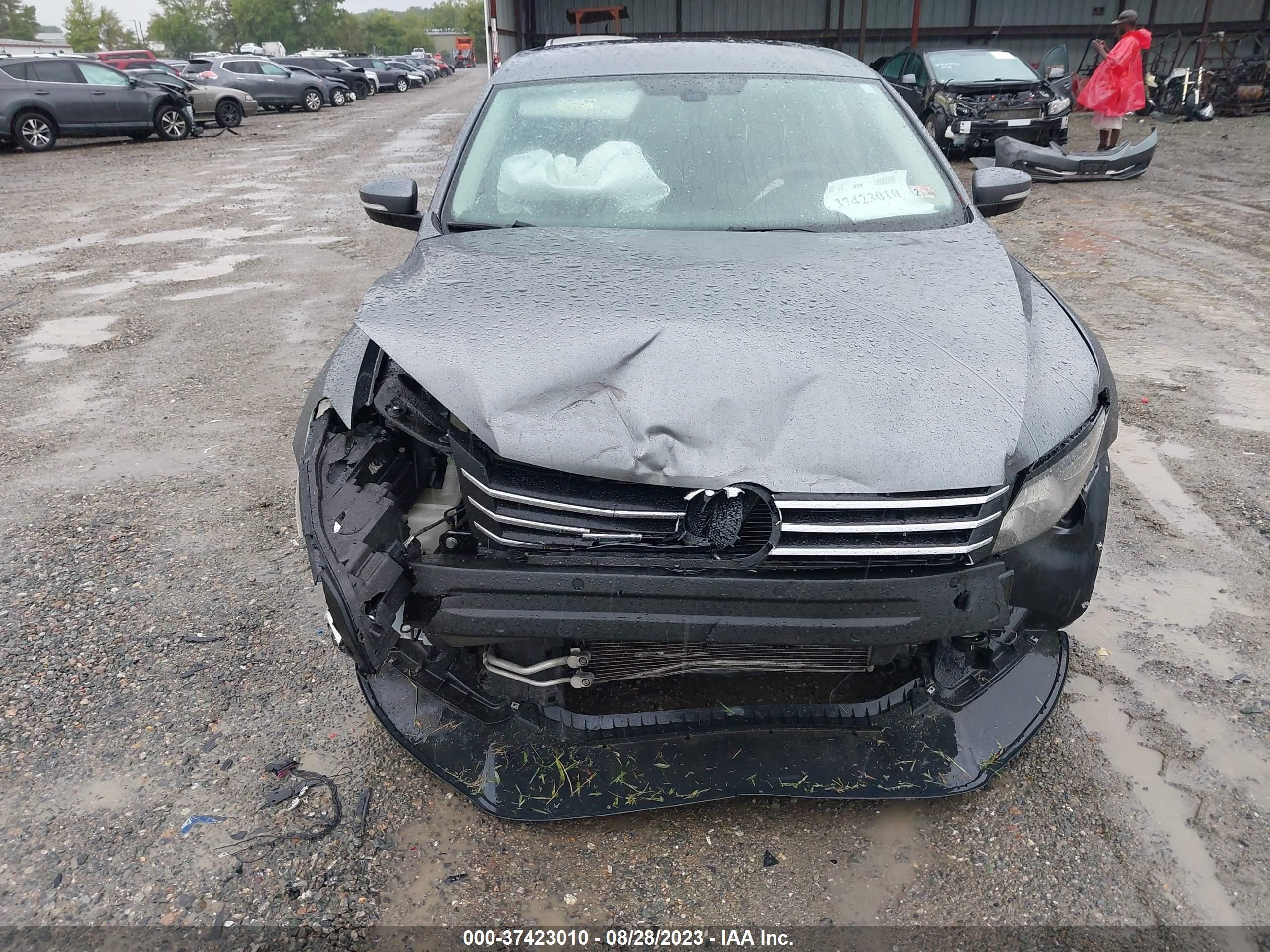 Photo 10 VIN: 1VWAP7A3XCC107056 - VOLKSWAGEN PASSAT 