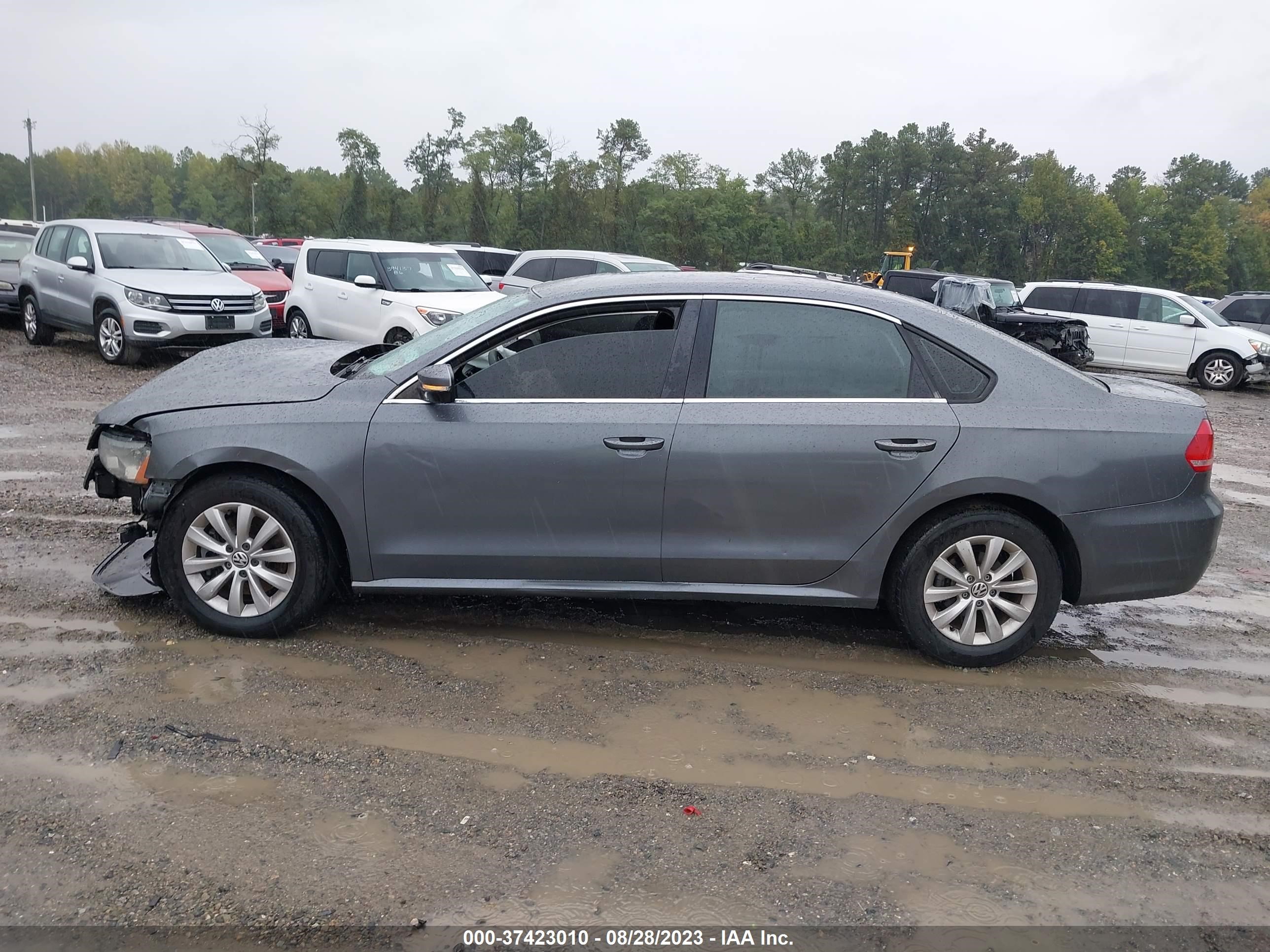 Photo 12 VIN: 1VWAP7A3XCC107056 - VOLKSWAGEN PASSAT 