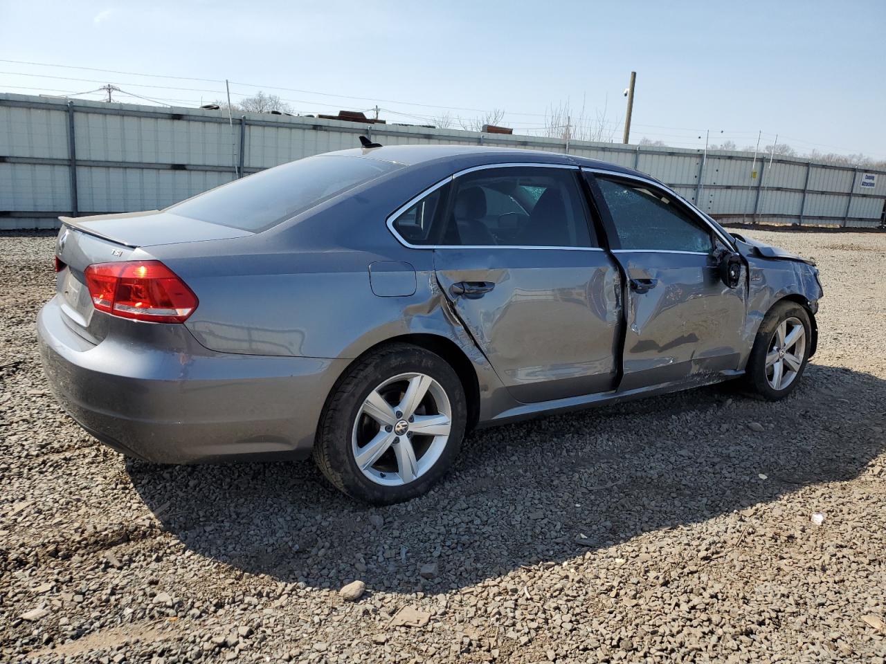 Photo 2 VIN: 1VWAS7A30FC100037 - VOLKSWAGEN PASSAT 