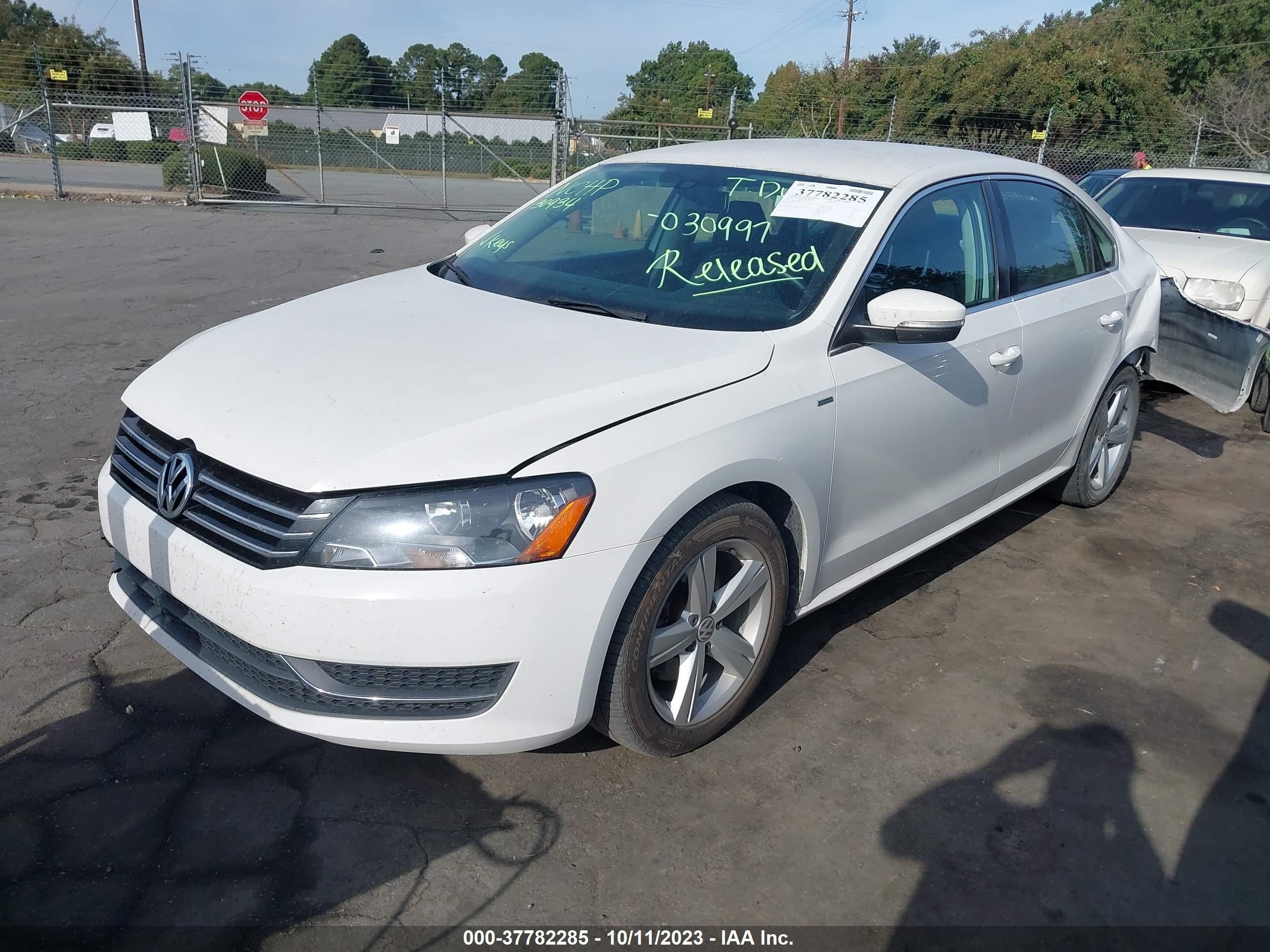 Photo 1 VIN: 1VWAS7A31EC030997 - VOLKSWAGEN PASSAT 