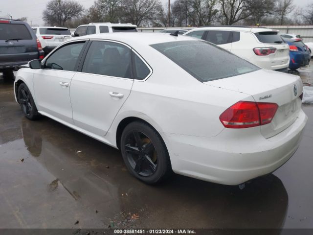 Photo 2 VIN: 1VWAS7A32FC107734 - VOLKSWAGEN PASSAT 