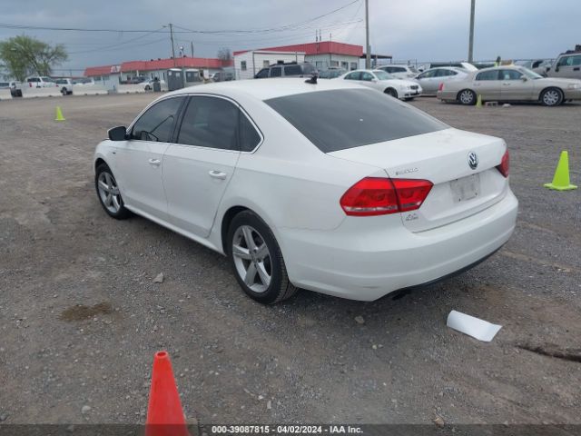 Photo 2 VIN: 1VWAS7A32FC111203 - VOLKSWAGEN PASSAT 