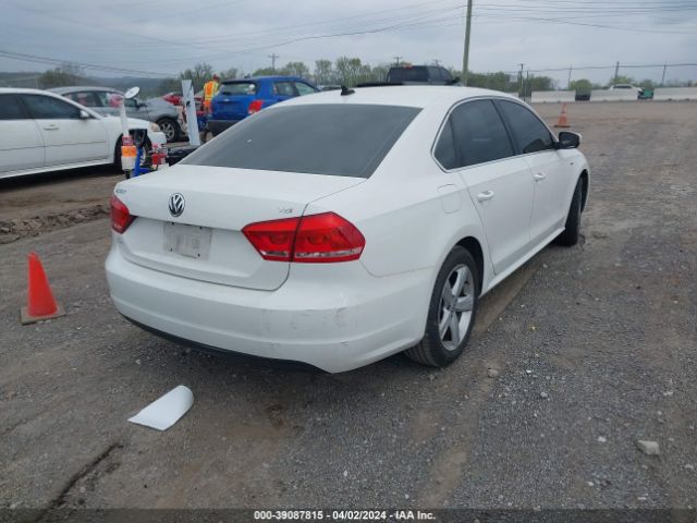 Photo 3 VIN: 1VWAS7A32FC111203 - VOLKSWAGEN PASSAT 