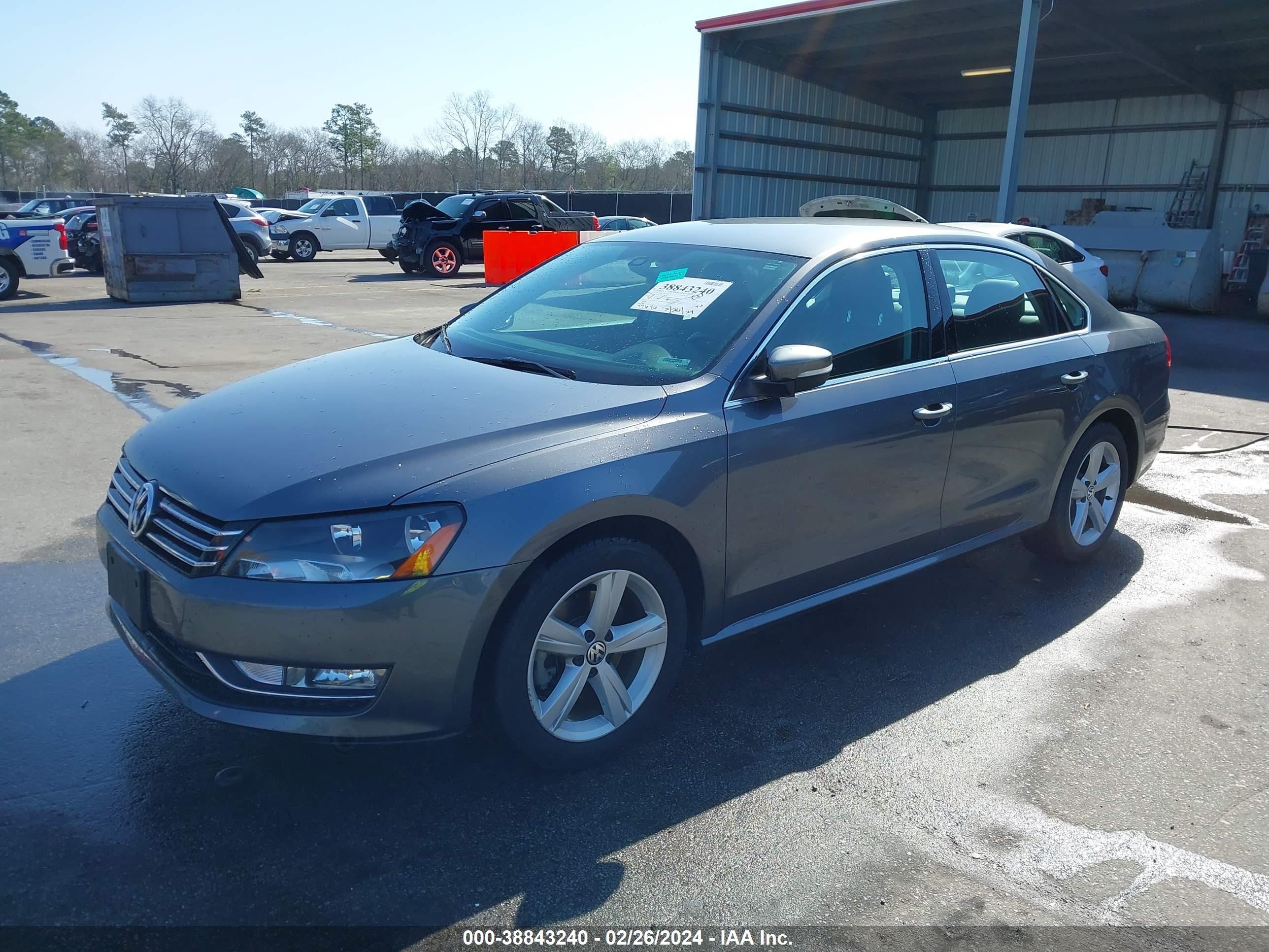 Photo 1 VIN: 1VWAS7A32FC112979 - VOLKSWAGEN PASSAT 