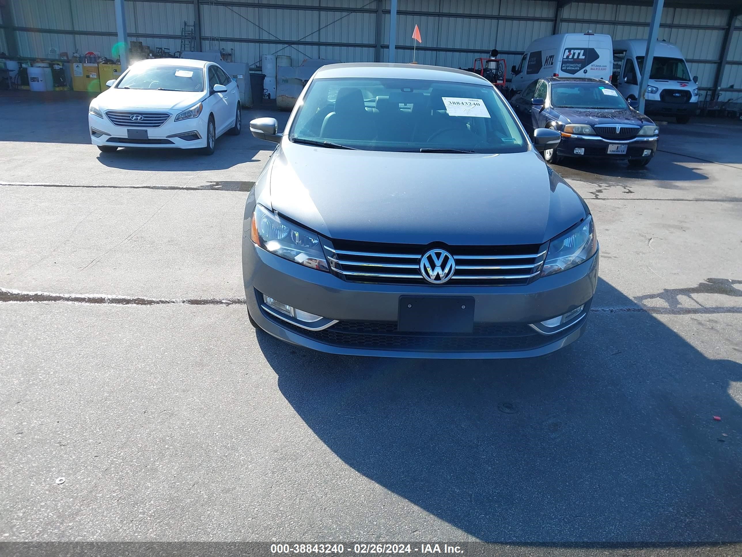 Photo 5 VIN: 1VWAS7A32FC112979 - VOLKSWAGEN PASSAT 