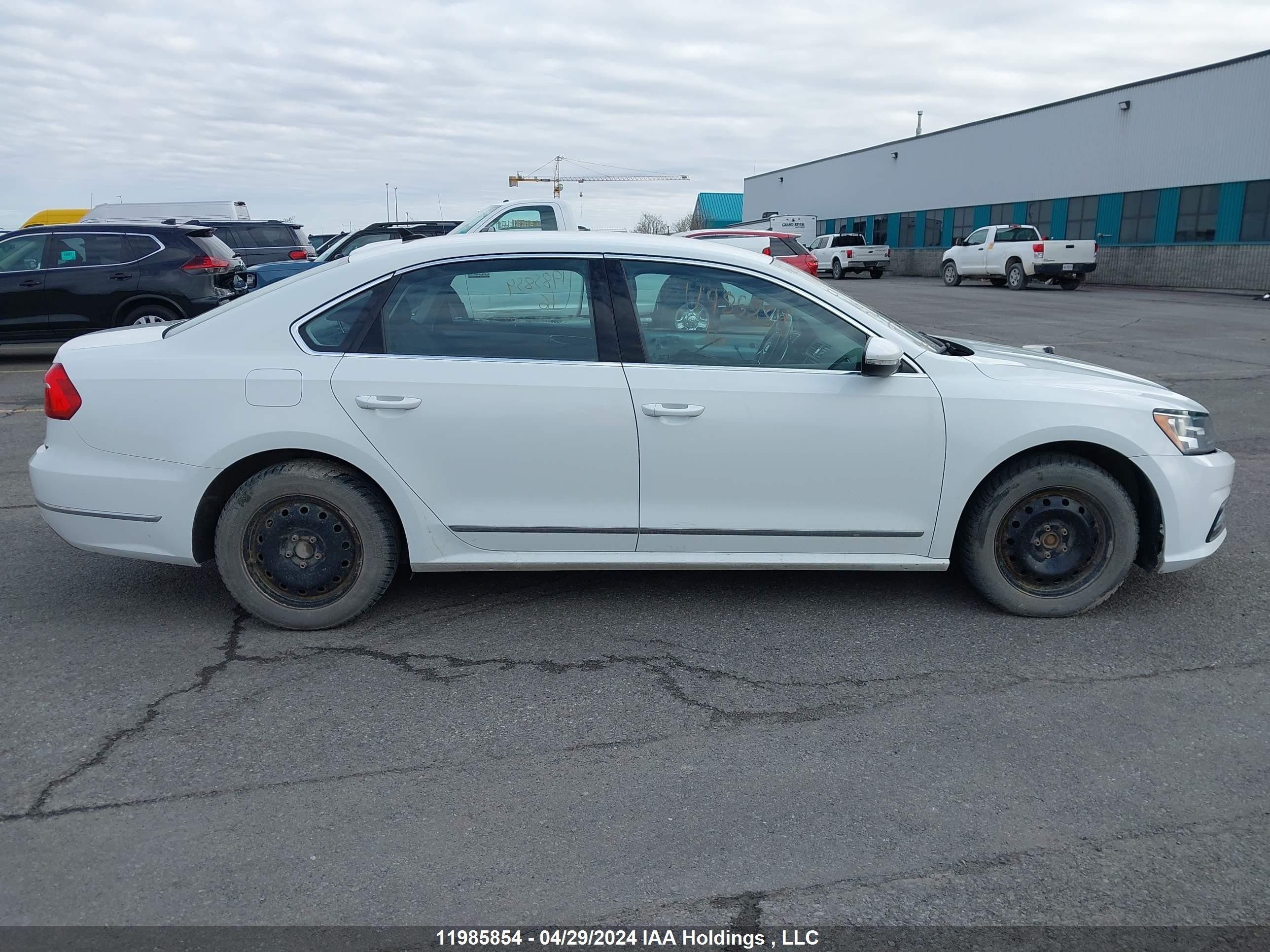 Photo 13 VIN: 1VWAS7A32GC043213 - VOLKSWAGEN PASSAT 