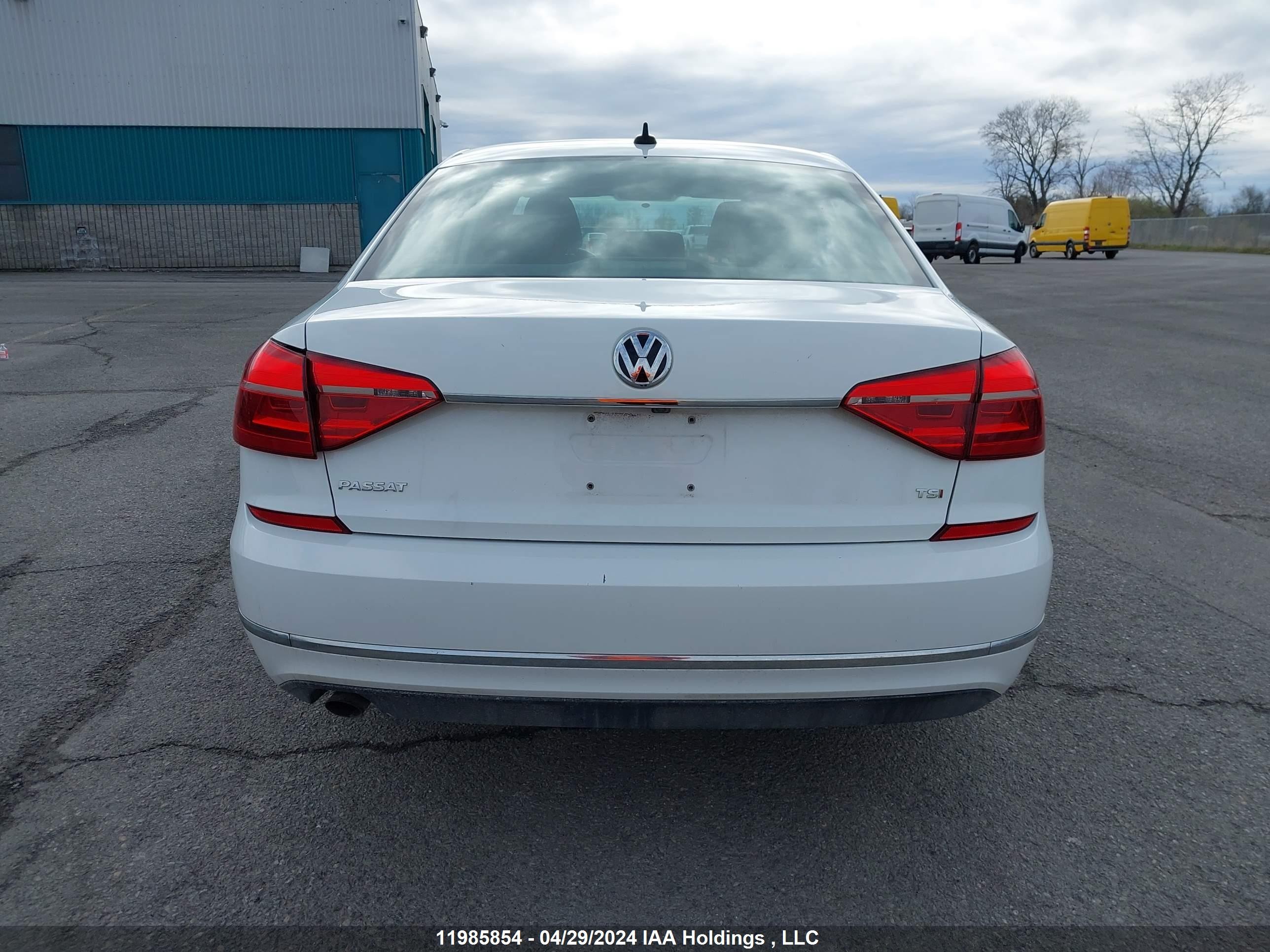 Photo 16 VIN: 1VWAS7A32GC043213 - VOLKSWAGEN PASSAT 