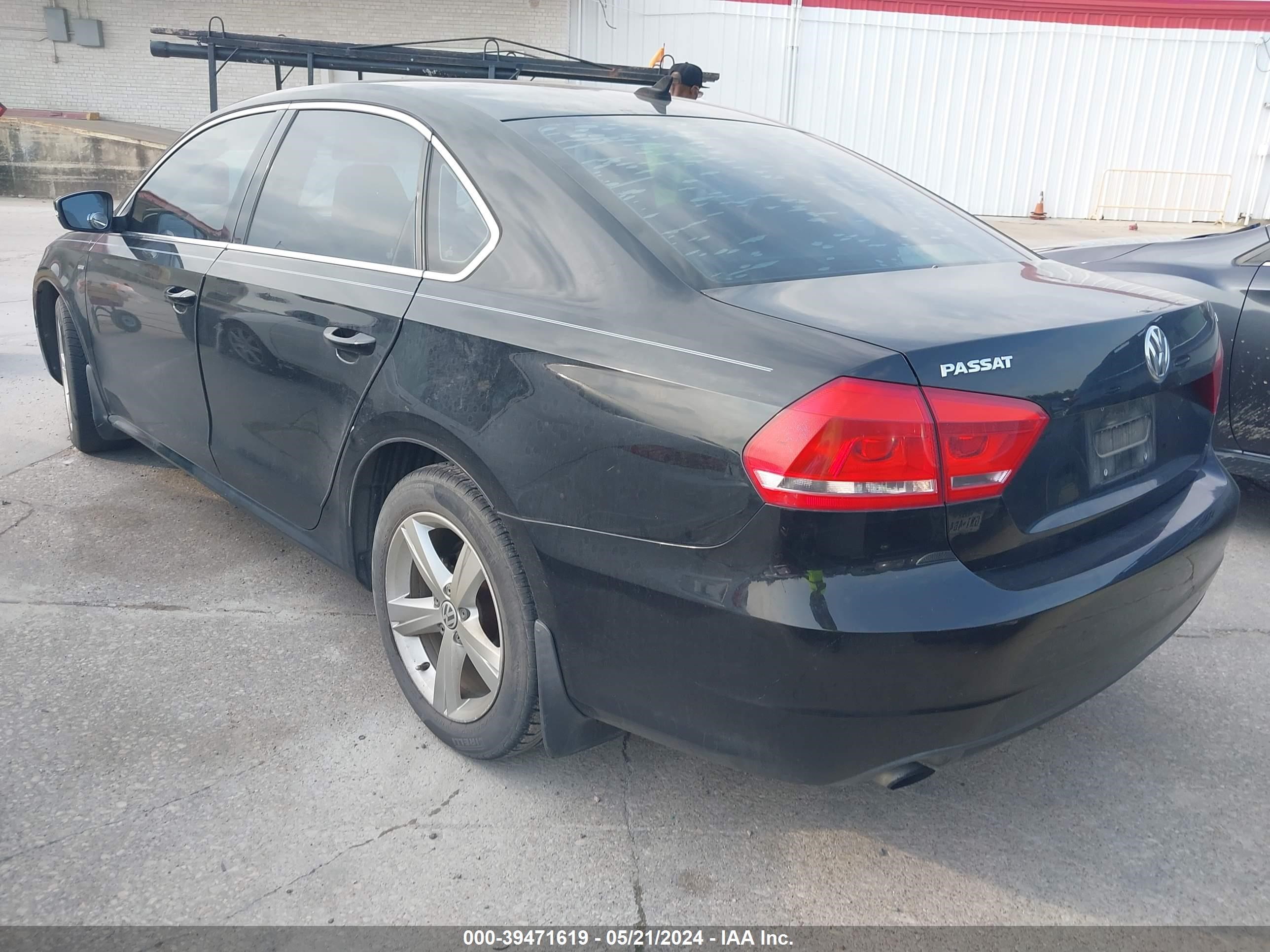 Photo 2 VIN: 1VWAS7A33FC122288 - VOLKSWAGEN PASSAT 