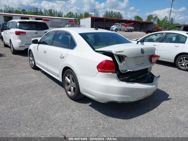 Photo 2 VIN: 1VWAS7A34FC107072 - VOLKSWAGEN PASSAT 