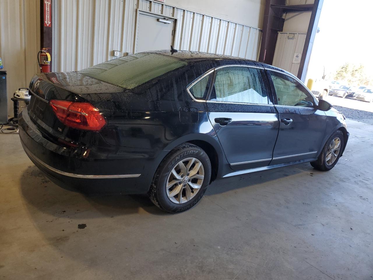 Photo 2 VIN: 1VWAS7A37GC030442 - VOLKSWAGEN PASSAT 