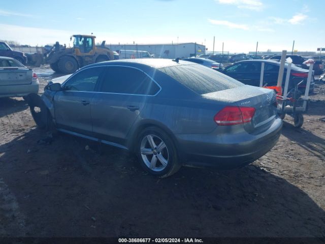 Photo 2 VIN: 1VWAS7A38FC113618 - VOLKSWAGEN PASSAT 