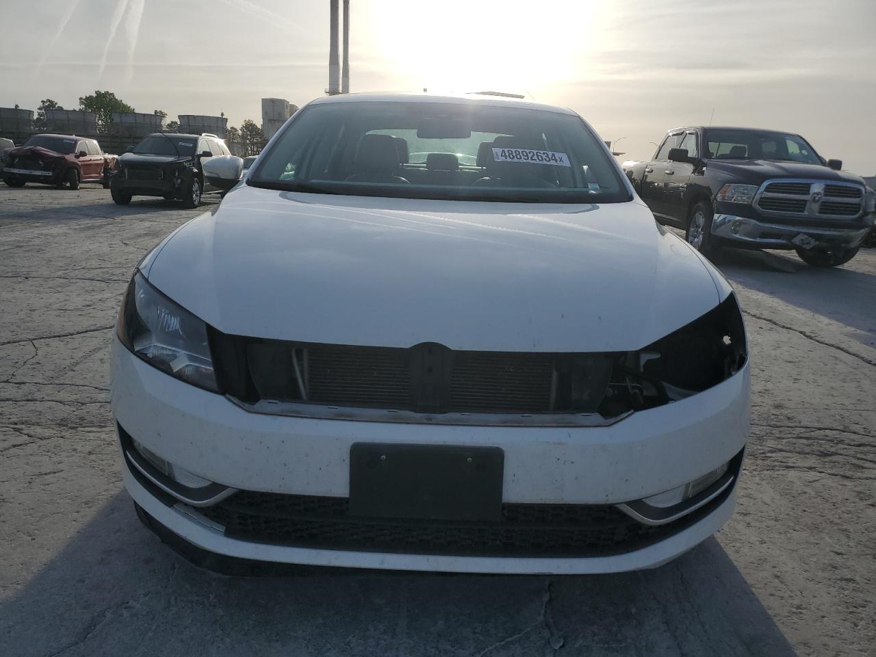 Photo 4 VIN: 1VWAS7A38FC115577 - VOLKSWAGEN PASSAT 