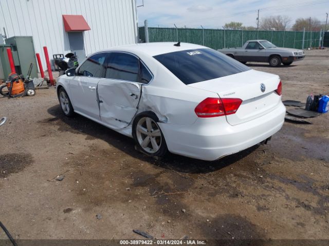 Photo 2 VIN: 1VWAS7A39FC089443 - VOLKSWAGEN PASSAT 