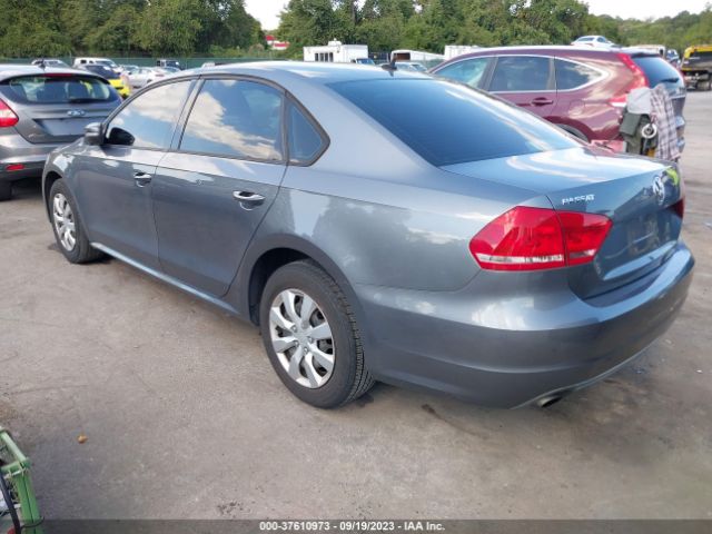 Photo 2 VIN: 1VWAT7A30FC005507 - VOLKSWAGEN PASSAT 