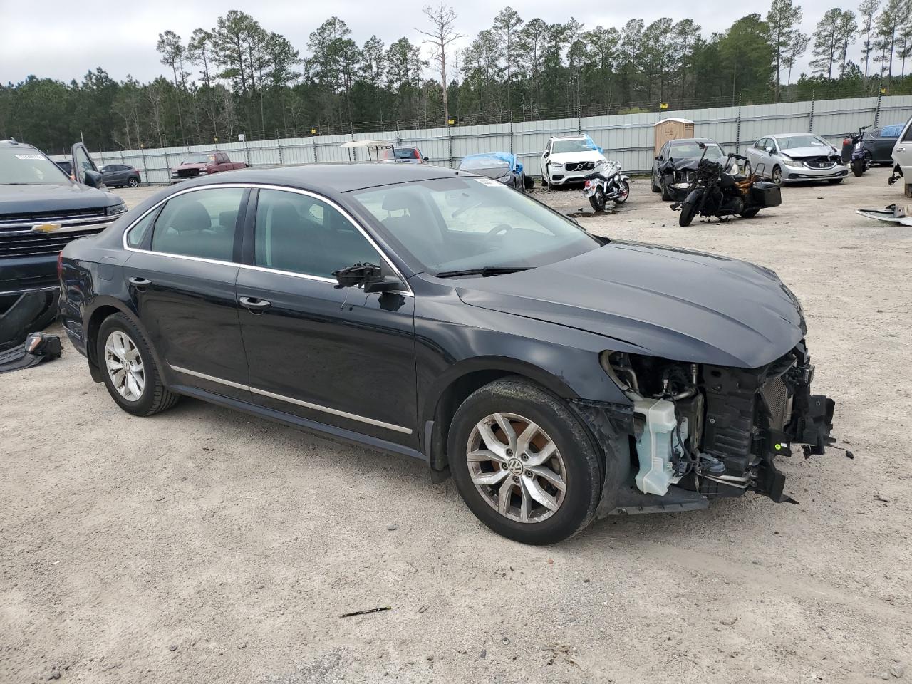 Photo 3 VIN: 1VWAT7A30HC009916 - VOLKSWAGEN PASSAT 