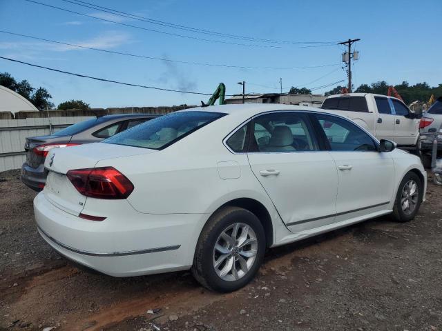 Photo 2 VIN: 1VWAT7A30HC014887 - VOLKSWAGEN PASSAT 