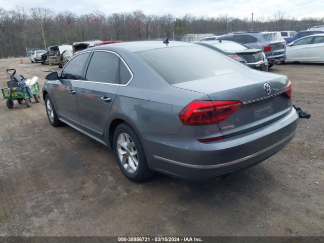 Photo 2 VIN: 1VWAT7A30HC015831 - VOLKSWAGEN PASSAT 