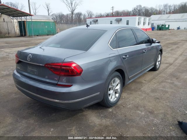 Photo 3 VIN: 1VWAT7A30HC015831 - VOLKSWAGEN PASSAT 