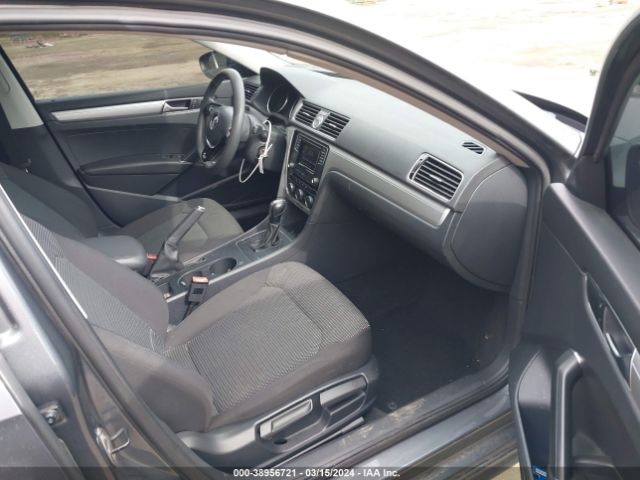 Photo 4 VIN: 1VWAT7A30HC015831 - VOLKSWAGEN PASSAT 