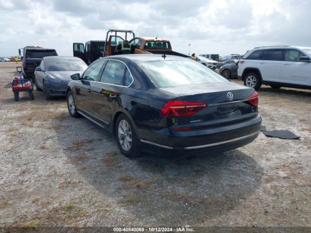 Photo 2 VIN: 1VWAT7A30HC043497 - VOLKSWAGEN PASSAT 