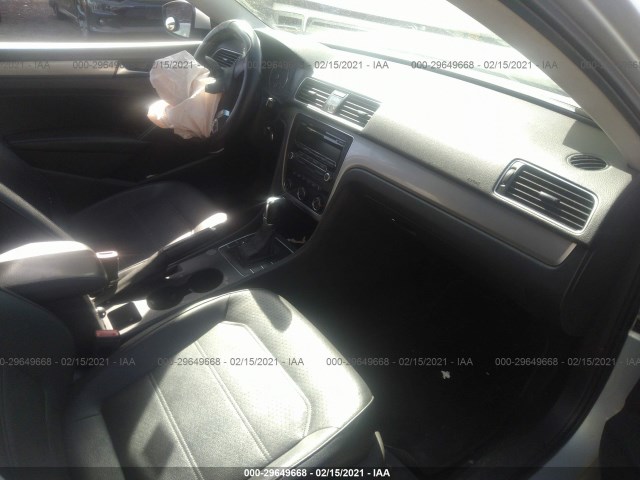 Photo 4 VIN: 1VWAT7A31EC057369 - VOLKSWAGEN PASSAT 