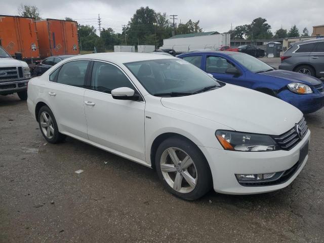 Photo 3 VIN: 1VWAT7A31FC102523 - VOLKSWAGEN PASSAT 