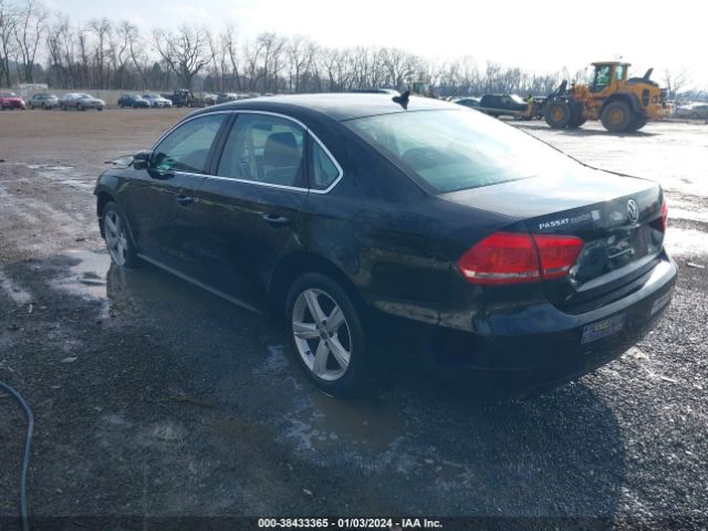 Photo 2 VIN: 1VWAT7A31FC113781 - VOLKSWAGEN PASSAT 