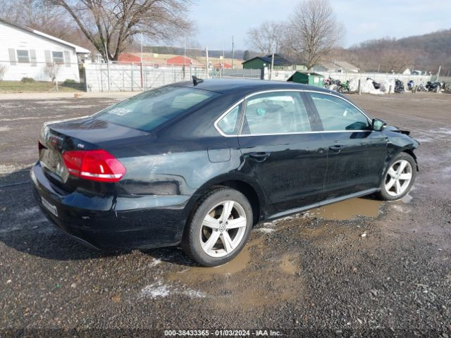 Photo 3 VIN: 1VWAT7A31FC113781 - VOLKSWAGEN PASSAT 