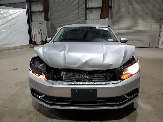 Photo 4 VIN: 1VWAT7A31HC033366 - VOLKSWAGEN PASSAT 