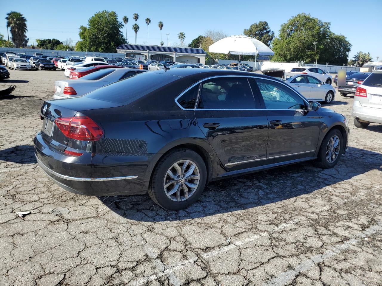 Photo 2 VIN: 1VWAT7A31HC064505 - VOLKSWAGEN PASSAT 