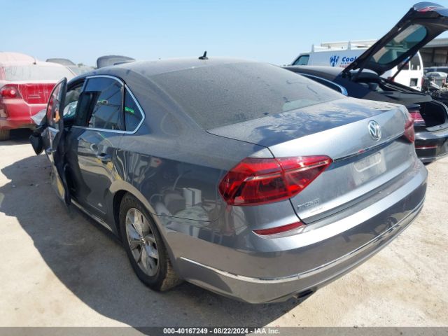 Photo 2 VIN: 1VWAT7A31HC073866 - VOLKSWAGEN PASSAT 